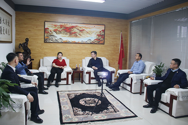 鸡东县政府领导视察佳博官方网站